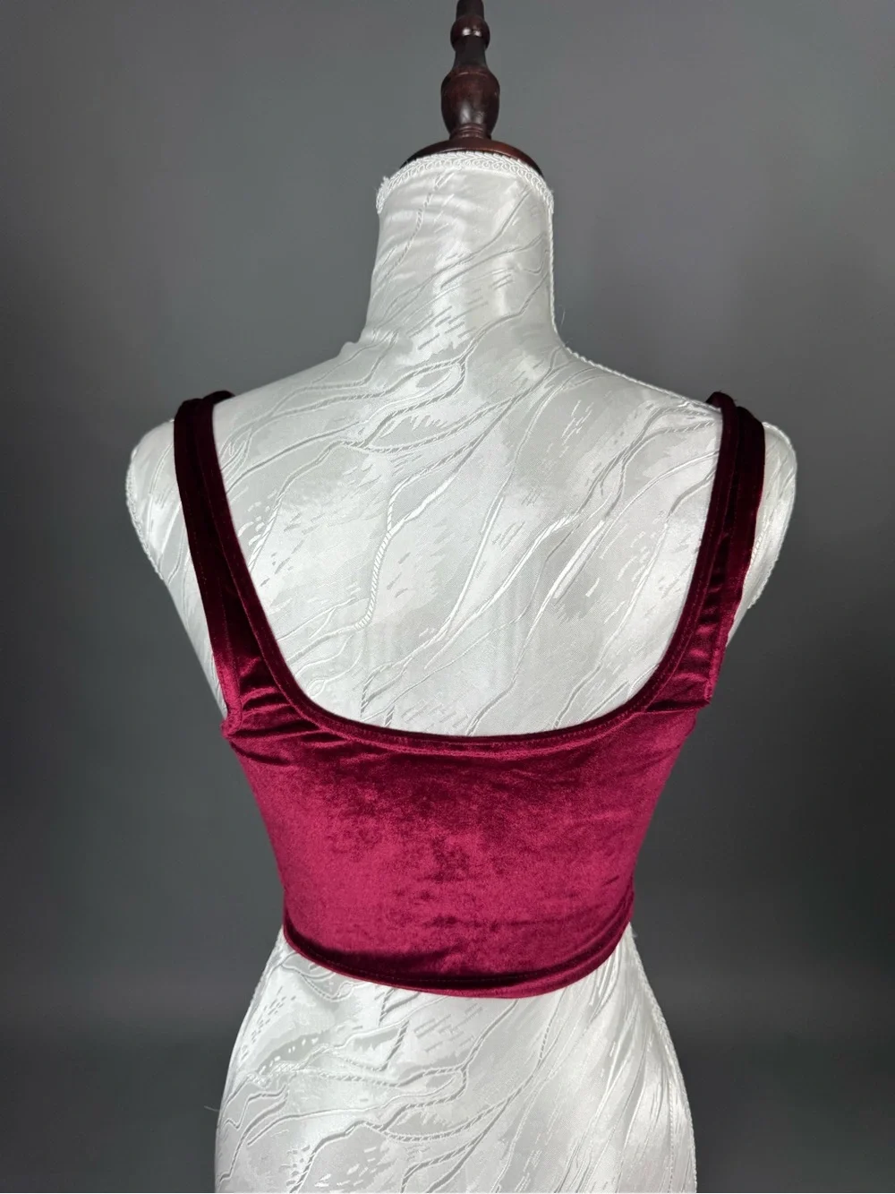 Anthropologie Burgundy Velvet Crop Tank Top Women’s XS Soft Stretch - Picture 3 of 4